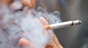 Asap Rokok di Baju Bisa Bahayakan Bayi, Ini Peringatan Dokter Paru