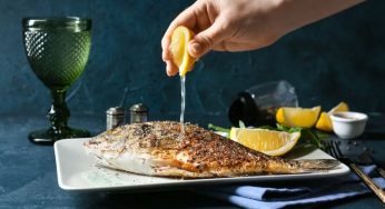 Hati-Hati! Memeras Lemon ke Makanan Panas Bisa Berisiko
